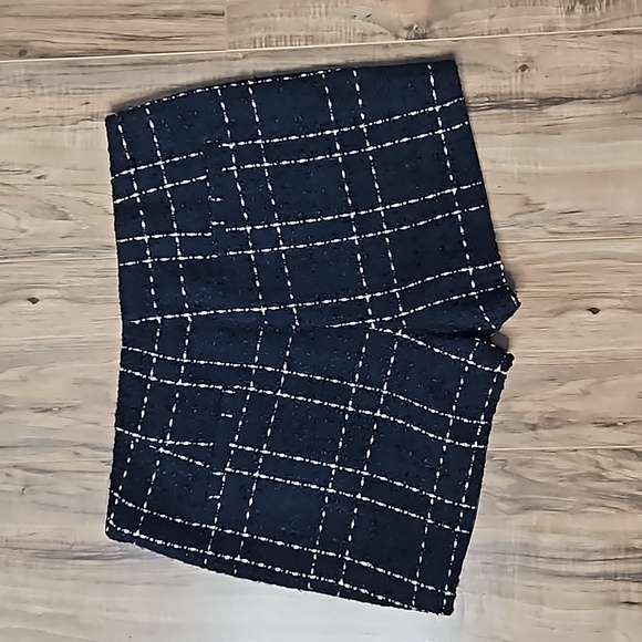 ❄C. Luce Tweed Black & Metallic Shorts - Picture 8 of 10